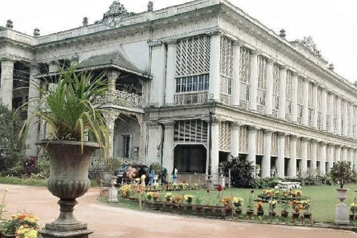 Kolkata Private Monument & Religious Day Tour