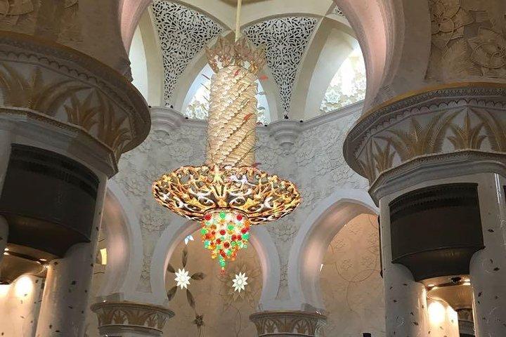 DEAL: Sheikh Zayed Grand Mosque and Dubai Red Dunes with BBQ Dinner