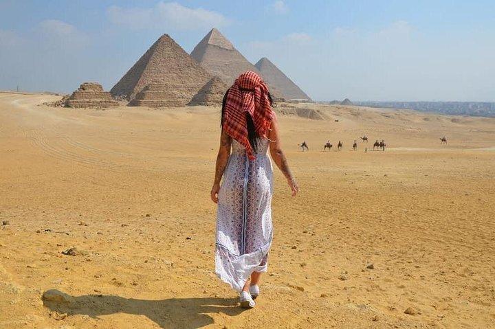 Private Guided Tour to Giza pyramids, Sphinx, Saqqara and Dahshur + Lunch
