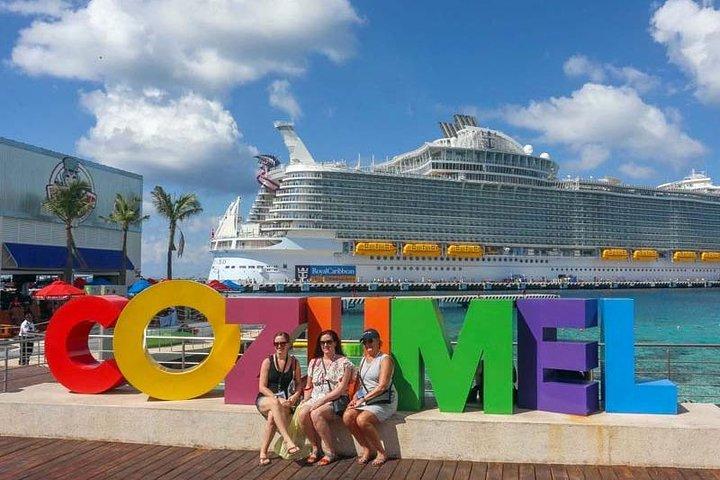 Travel ABOARD A JEEP and visit the most iconic places of Cozumel!