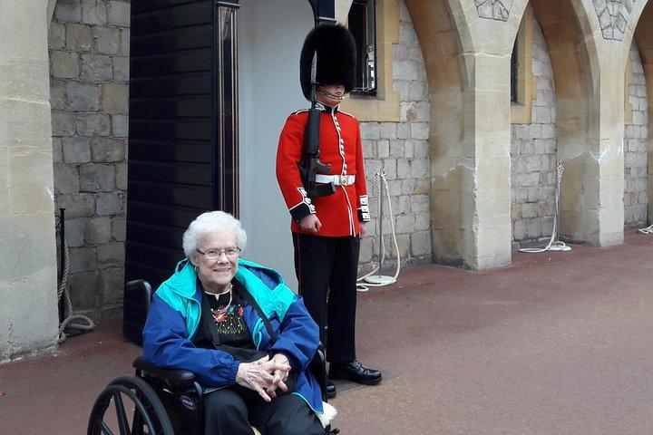 Private Windsor Roundtrip Transfer from London