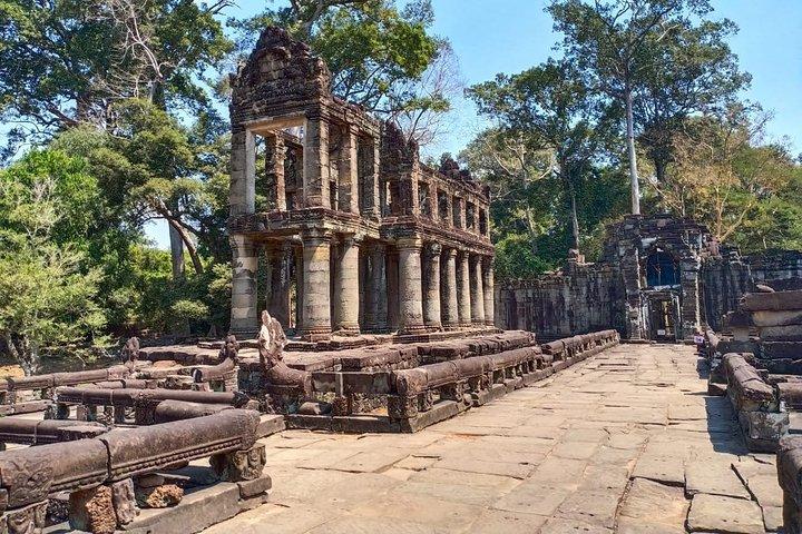 Private One Day Trip to Lady Temple & Big Circle Tour