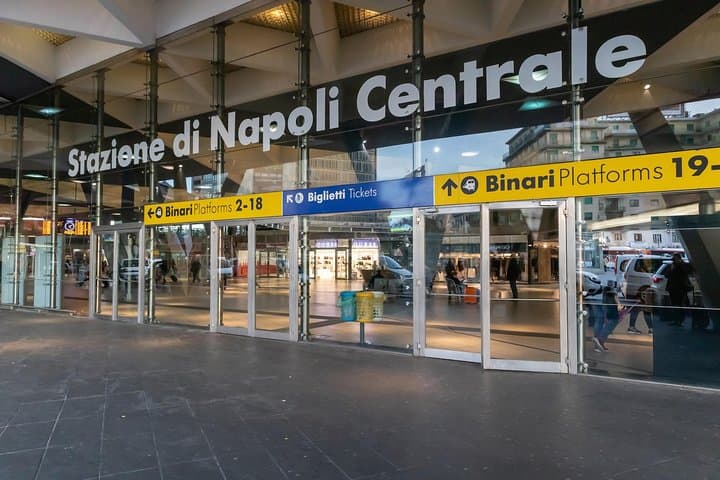 Private Transfer: from Naples (hotel-airport-train station) to Positano (hotel)