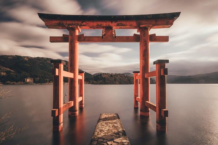 Hakone Private Two Day Tour from Tokyo with Overnight Stay in Ryokan