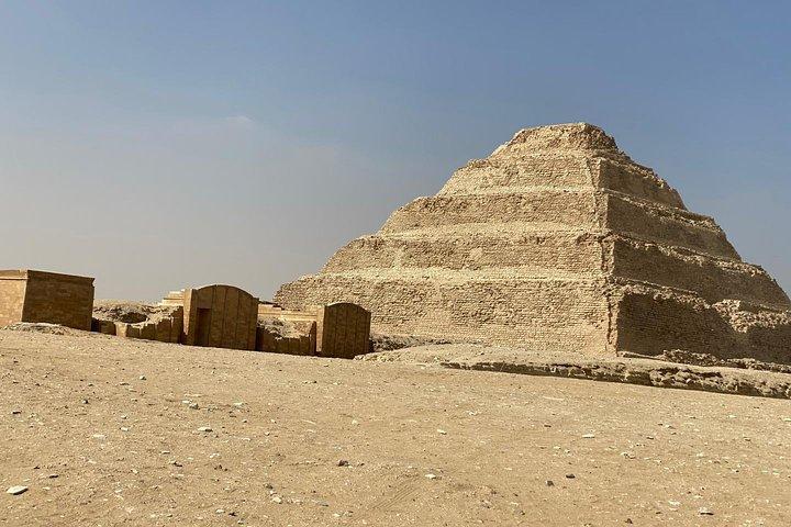 Cairo to Sakkara Full-Day Private Tour with Pick Up and Lunch