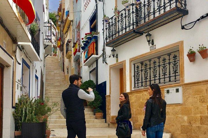 Alicante Historic Small Group Tour with Tapas Tasting
