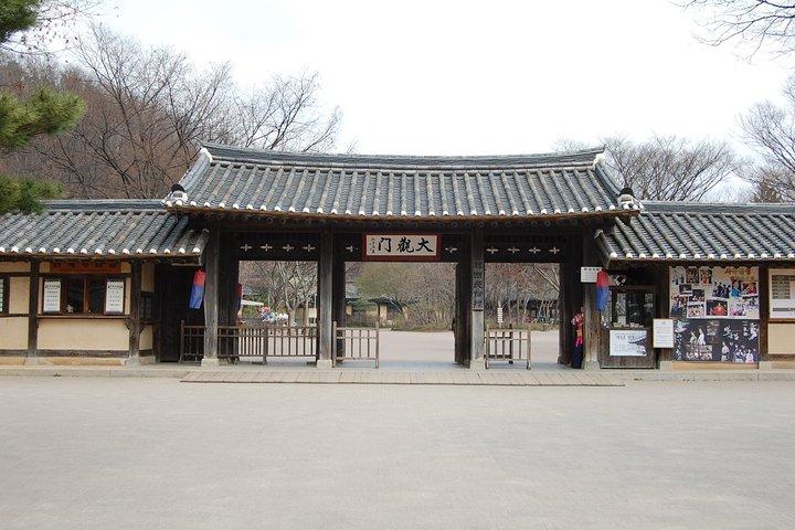 Day Trip to Yongin Daejanggeum and Korean Folk Village from Seoul