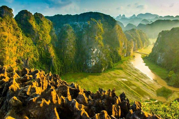 Hoa Lu Citadel - Trang An - Mua Cave Fullday Ninh Binh Private Tour