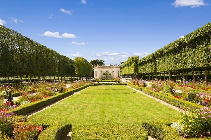 Excursion to Versailles by train with entrance to the Palace and Gardens