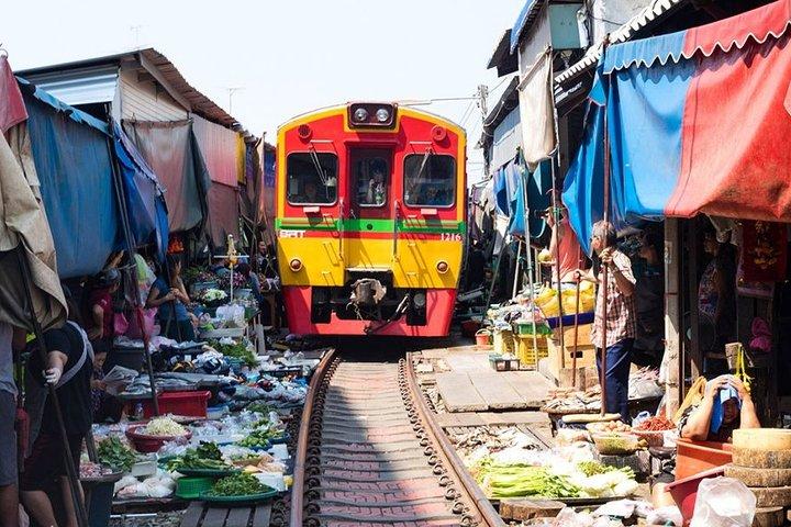 Private Maeklong Railway and Floating Market Highlight Tour
