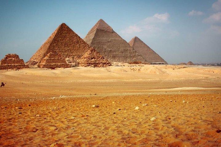 Egyptian Museum and Pyramids of Giza Private Tour from Cairo