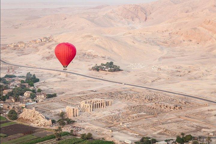 Sunrise Hot Air Balloon Ride in Luxor