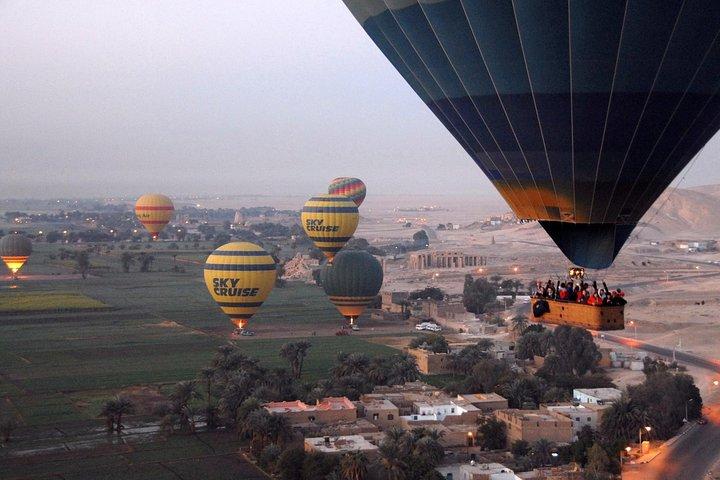 Luxor: Sunrise Hot Air Balloon Ride with Private West Bank Tour