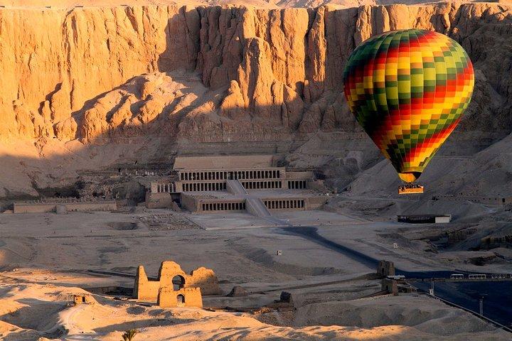 Luxor: Sunrise Hot Air Balloon Ride with Private West Bank Tour