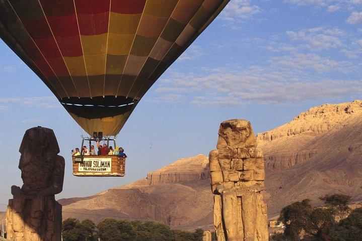 Luxor: Sunrise Hot Air Balloon Ride with Private West Bank Tour