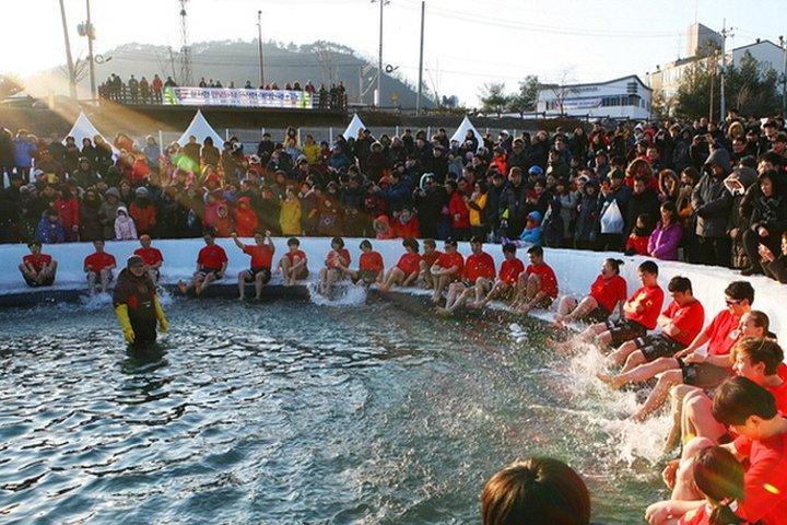 Ice Fishing Tour - Hwacheon Sancheoneo Ice Festival Day Trip from Seoul