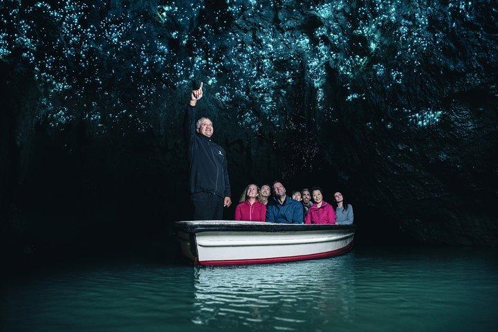 Private Tour [3 Days]: Hobbiton, Waitomo Twin Caves & Te Puia