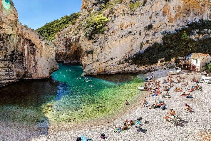 Blue cave group tour with swimming and snorkelling from Hvar