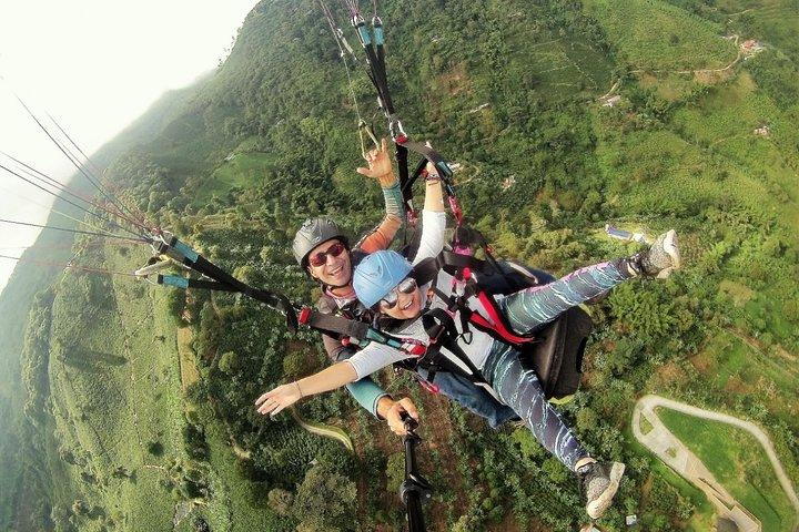 Flying Paragliding Day Trip at Calarca