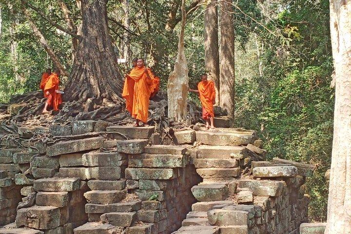 Private Two Day Tour to Temples with Sunset & Tonle Sap
