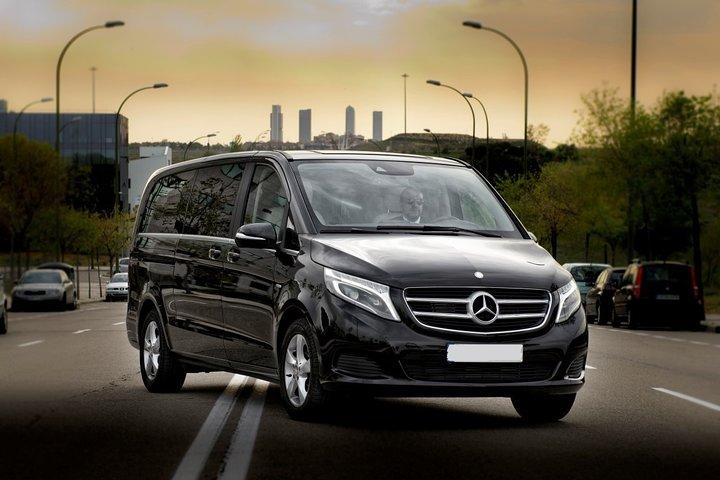 Departure from Central London to Heathrow Airport by Luxury Van