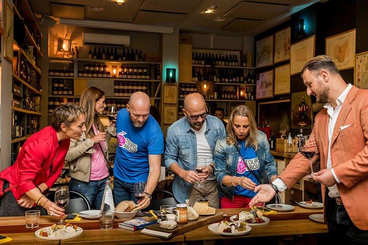 Local Food and Wine Walking Tour around Rome