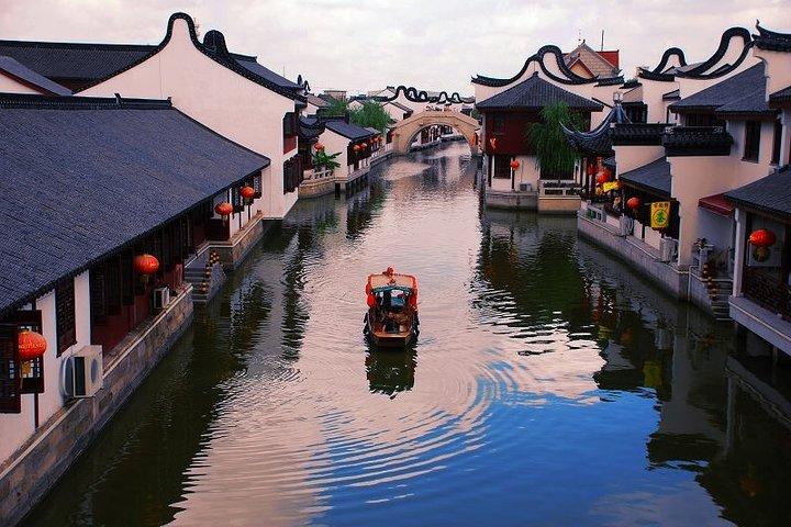 Zhaojialou Water Town Private Day Tour with Shanghai City Highlights
