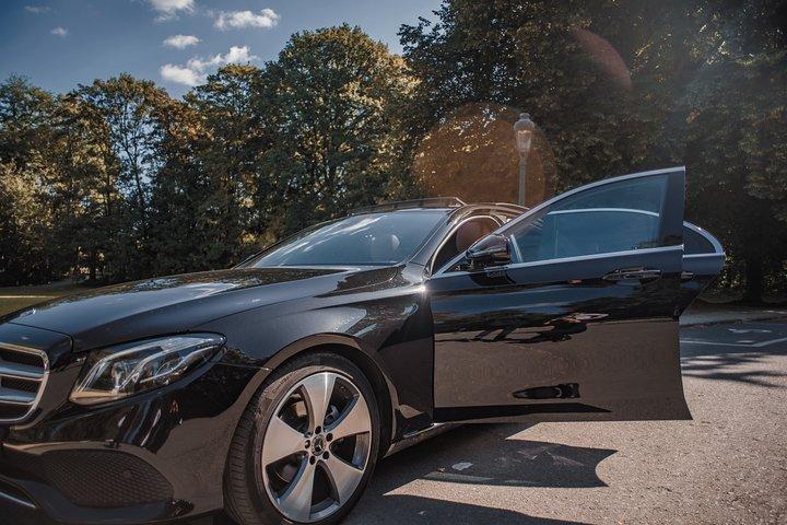 Private transfer from BRU Airport to Bruges with luxury limousine 3 pax