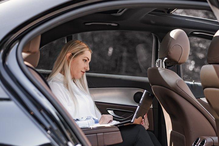 Private transfer from BRU Airport to Bruges with luxury limousine 3 pax