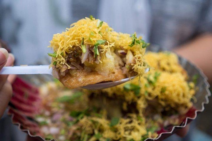 Mumbai Local with Street Food Tour in Private Vehicle