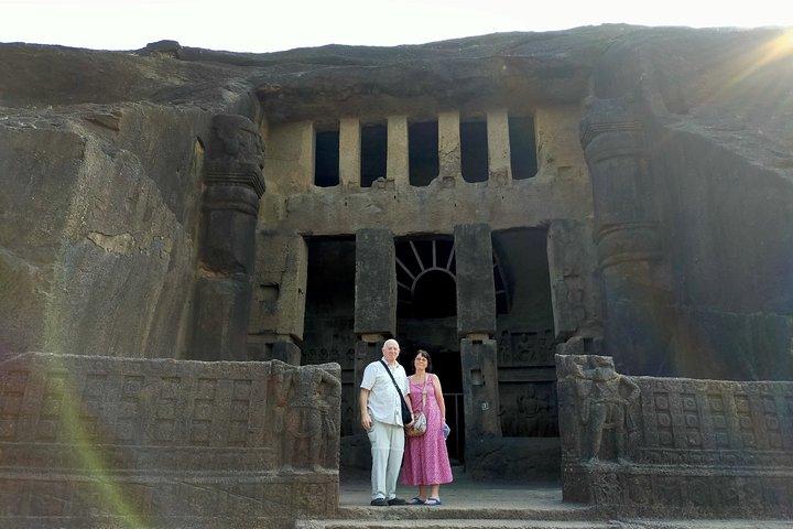 Kanheri Cave with Global Vipassana Pagoda Tour in Private Vehicle