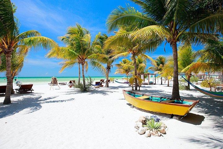 Enchanting Holbox Tour. Experience the paradisiacal beaches of the island.