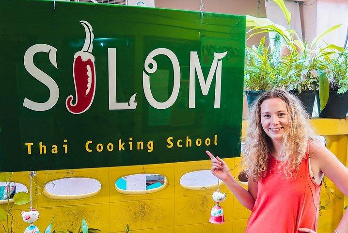 Silom Thai Cooking Experience with Market Visit