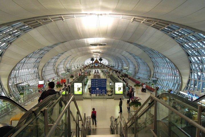 Guided Fast Track Immigration From Aircraft to Arrivals– Bangkok