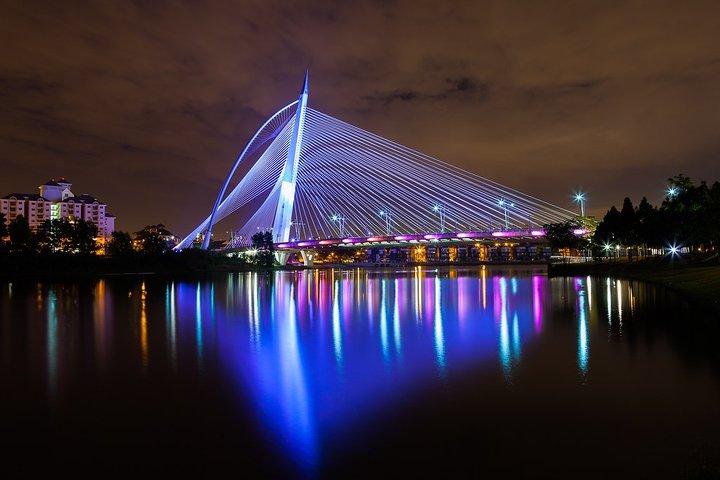 Putrajaya Tour By Night with Putra Lake Cruise