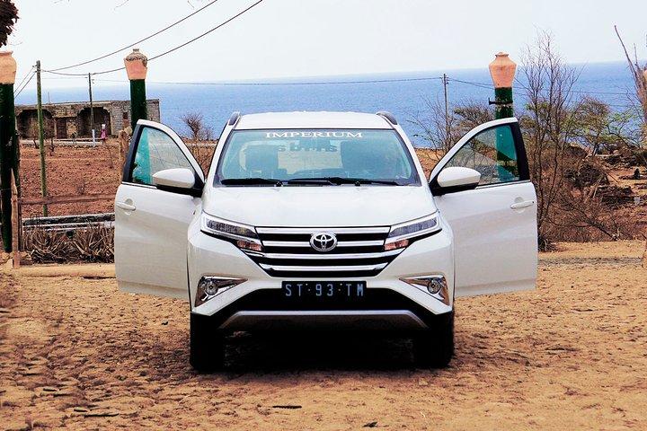 Santiago: Private Transfer from Airport to Rui Vaz or Vice Versa