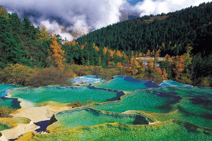 Private 3Day Jiuzhaigou&Huanglong Tour by Fast Train from Chengdu