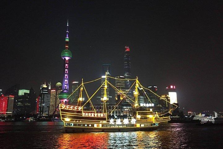 Private Tour: Huangpu River Cruise and Bund City Lights Evening Tour of Shanghai