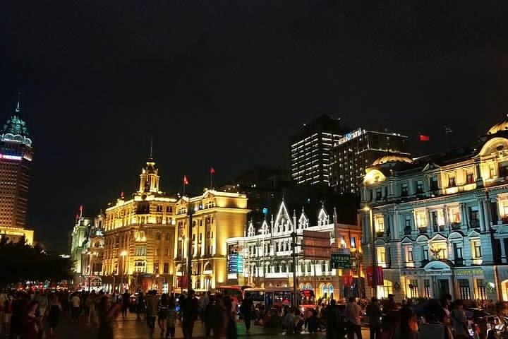 Private Tour: Huangpu River Cruise and Bund City Lights Evening Tour of Shanghai