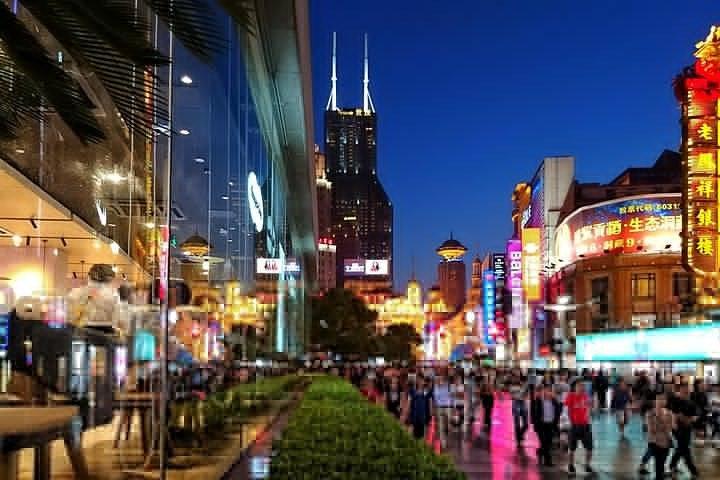 Private Tour: Huangpu River Cruise and Bund City Lights Evening Tour of Shanghai