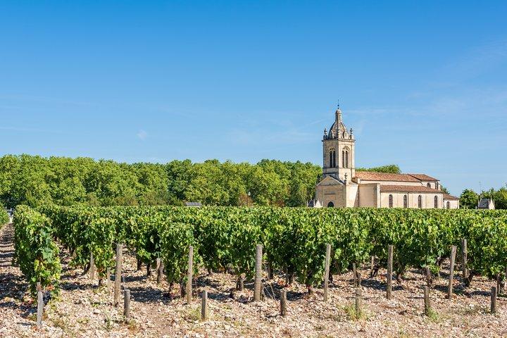 Private Médoc 4.5 hours Wine Tour in a Citroën 2CV from Bordeaux