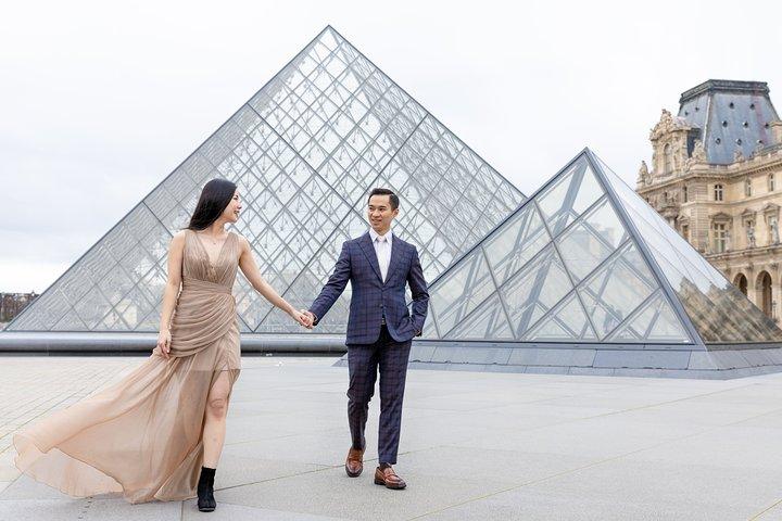 Private Historical Photo Tour in Paris