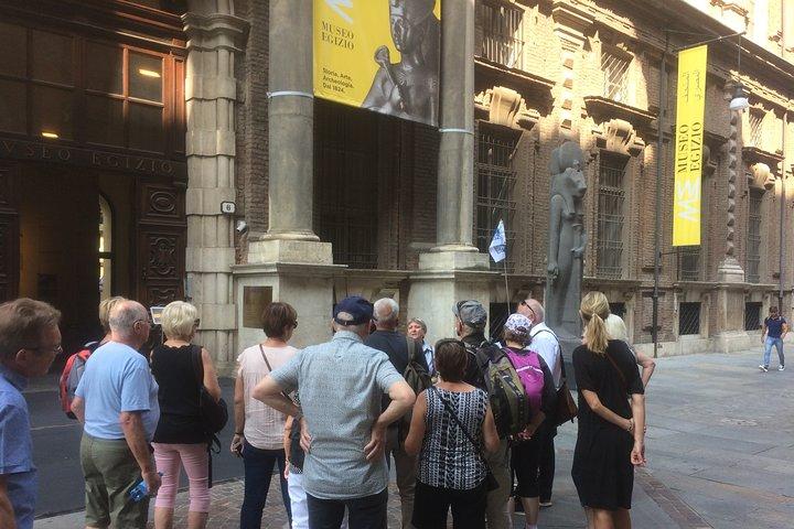 Walking Tour in small groups in English