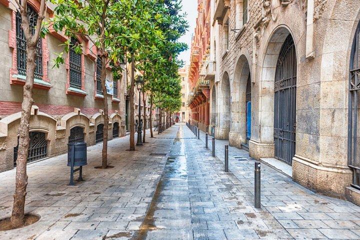 Picasso in Barcelona Max 6 People Walk El Born and Picasso Museum