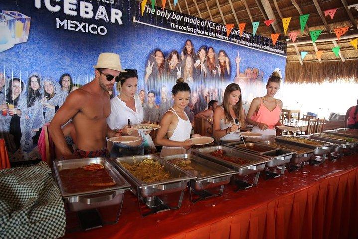 Isla Mujeres tour from Cancún (open bar, lunch )