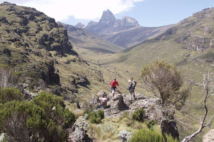 Mt. Kenya trekking 5 days Sirimon route