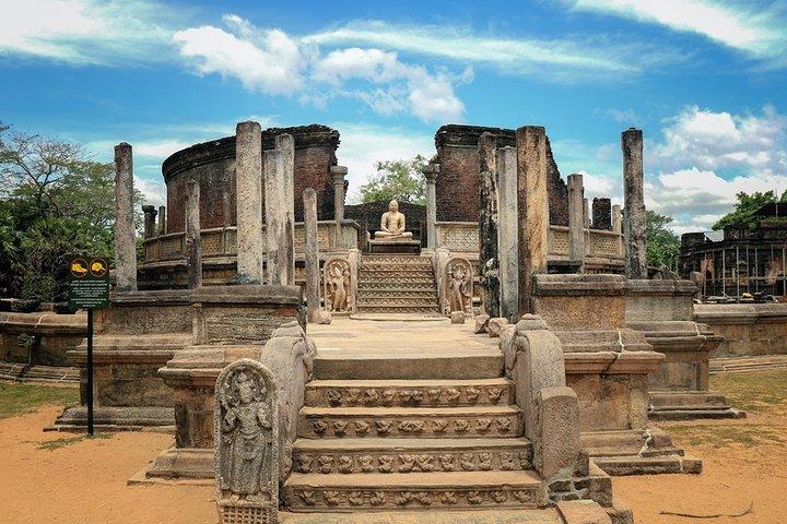 2-days Transfer from Colombo to Trincomalee or Nilaveli - Sightseeing Tour