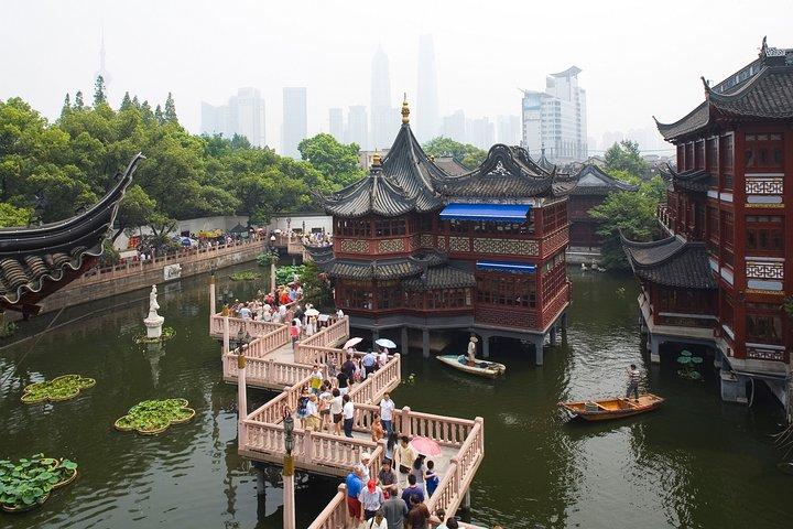 Private Tour of Shanghai Zoo and Cruise on Huangpu River with Dim sum Lunch