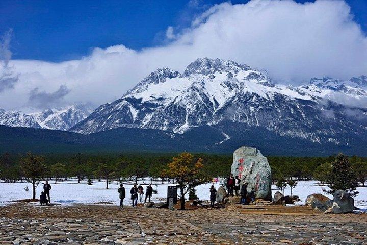 Private Day Tour of Lijiang Jade Dragon Snow Mountain and Black Dragon Pond Park