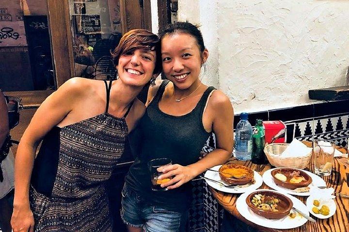 Flamenco, Tapas and Wine Tour: Best of Málaga in one Evening